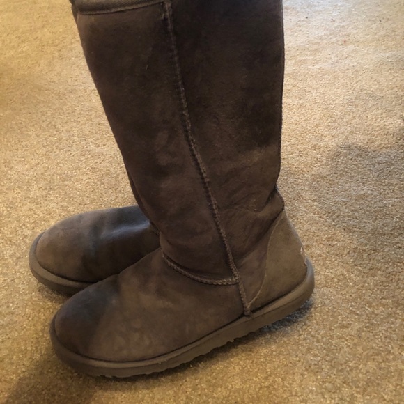 Grey uggs - Picture 2 of 2